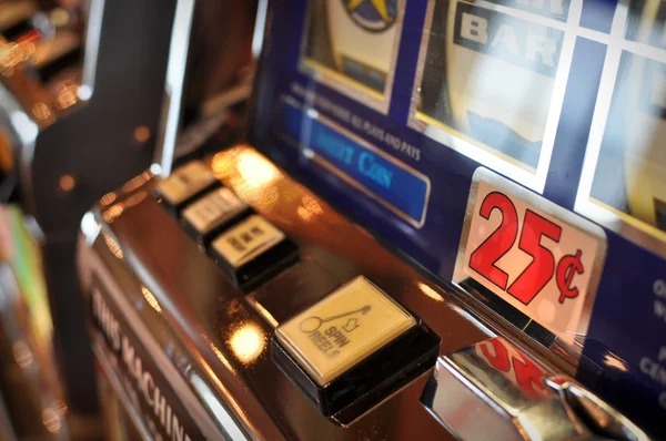 Dragon Tiger and Infinite Blackjack tables on idr168 Evolution Gaming platform